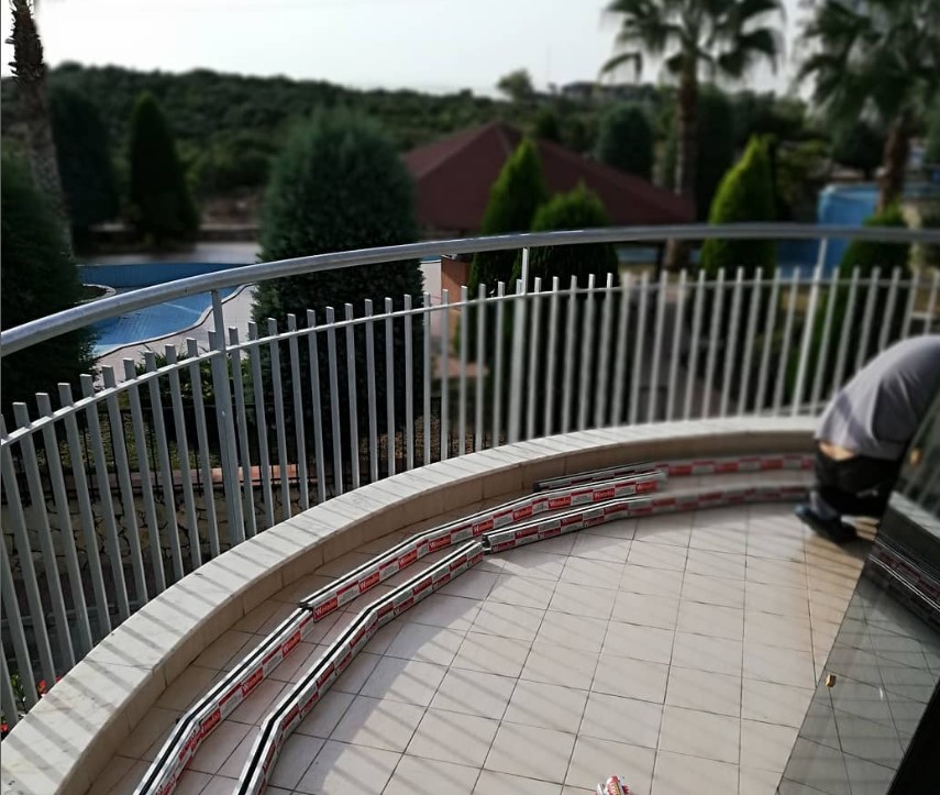 Balkon korkuluğu...